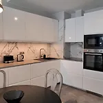 Beautiful New 2br In Golden Mile Of