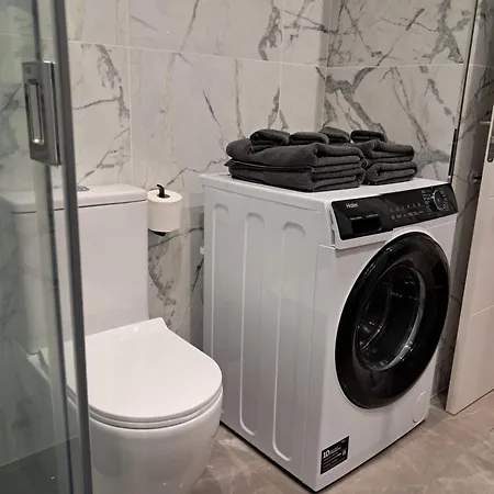 Beautiful New 2br In Golden Mile Of Apartament