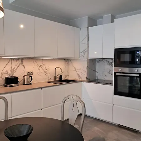 Beautiful New 2br In Golden Mile Of