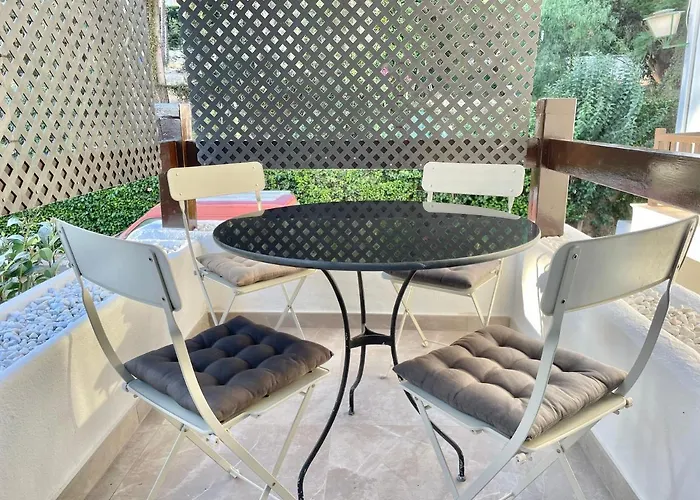 Beautiful New 2br In Golden Mile Of *